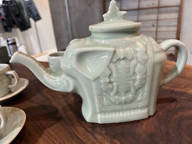 Vintage tea pot popular elephant